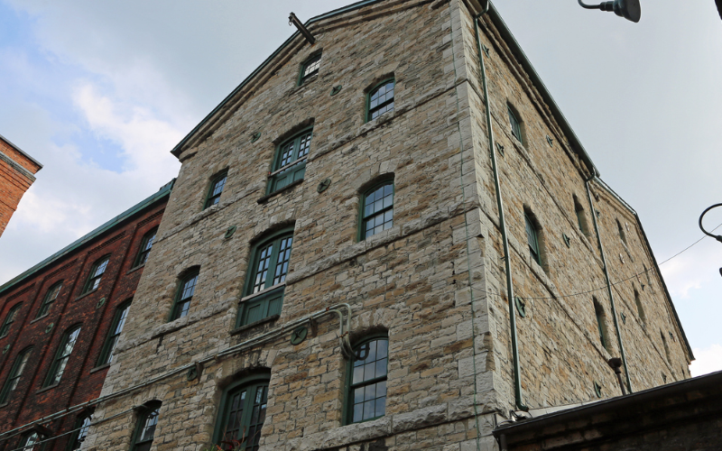 a-toronto-distillery-district-tour-of-the-paranormal-800x500-1696585905.jpg