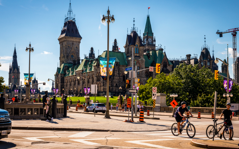 experience-the-best-of-ottawa-neighbourhoods-nature-bike-tour-800x500-1691723720.jpg
