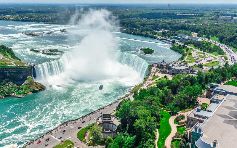 feel-the-mist-small-group-walking-tour-of-niagara-falls-800x500-1749851264.jpg