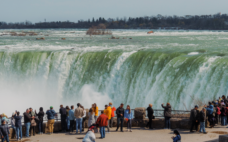 niagara-falls-night-tour-with-dinner-and-lights-800x500-1749841613.jpg